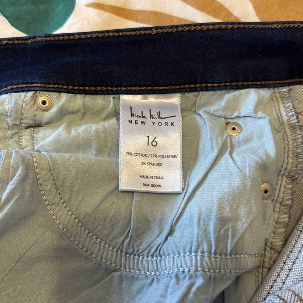 (Like New) Nicole Miller New York Jeans - Picture 4 of 6